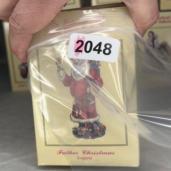 The International Santa Claus Collection Father Christmas England Figurine 1992 - Picture 11 of 11